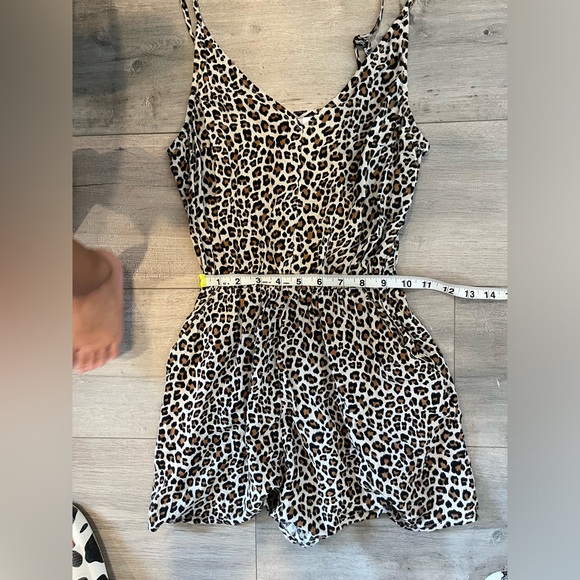 Sleeveless Animal print romper - Picture 2 of 4